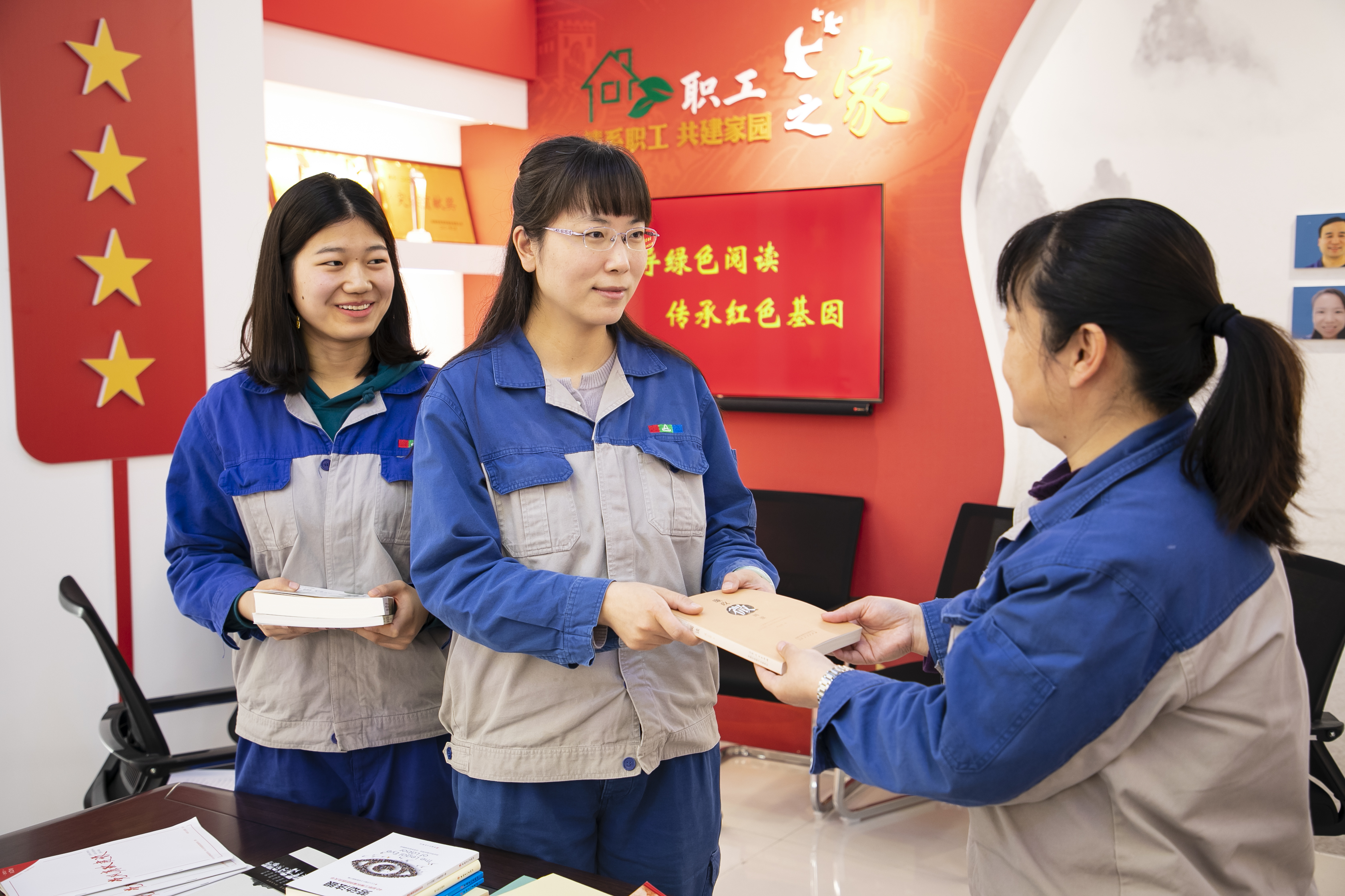 世界讀書(shū)日︱倡導(dǎo)綠色閱讀 傳承紅色基因