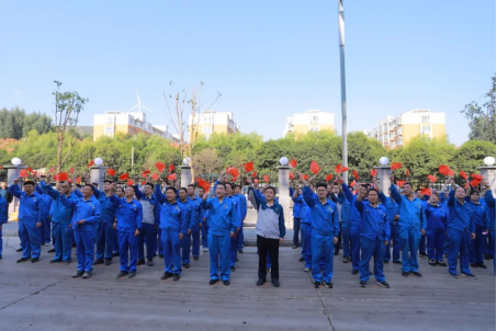 凝心聚力謀發展，砥礪奮進向未來——許昌安彩舉行國慶升國旗儀式